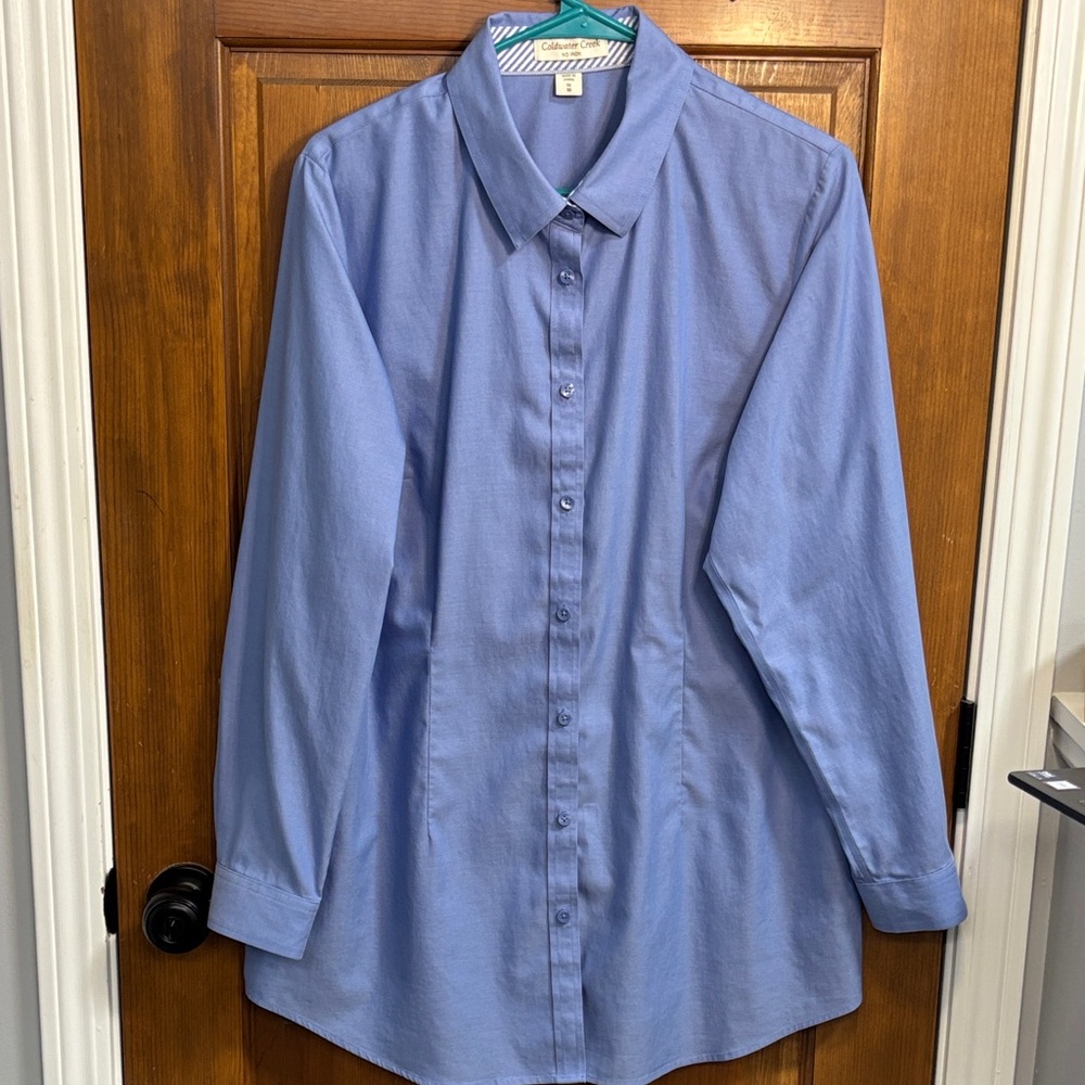 Coldwater Creek No Iron Tunic Shirt Women’s Size 18 Light Blue Button Up EUC